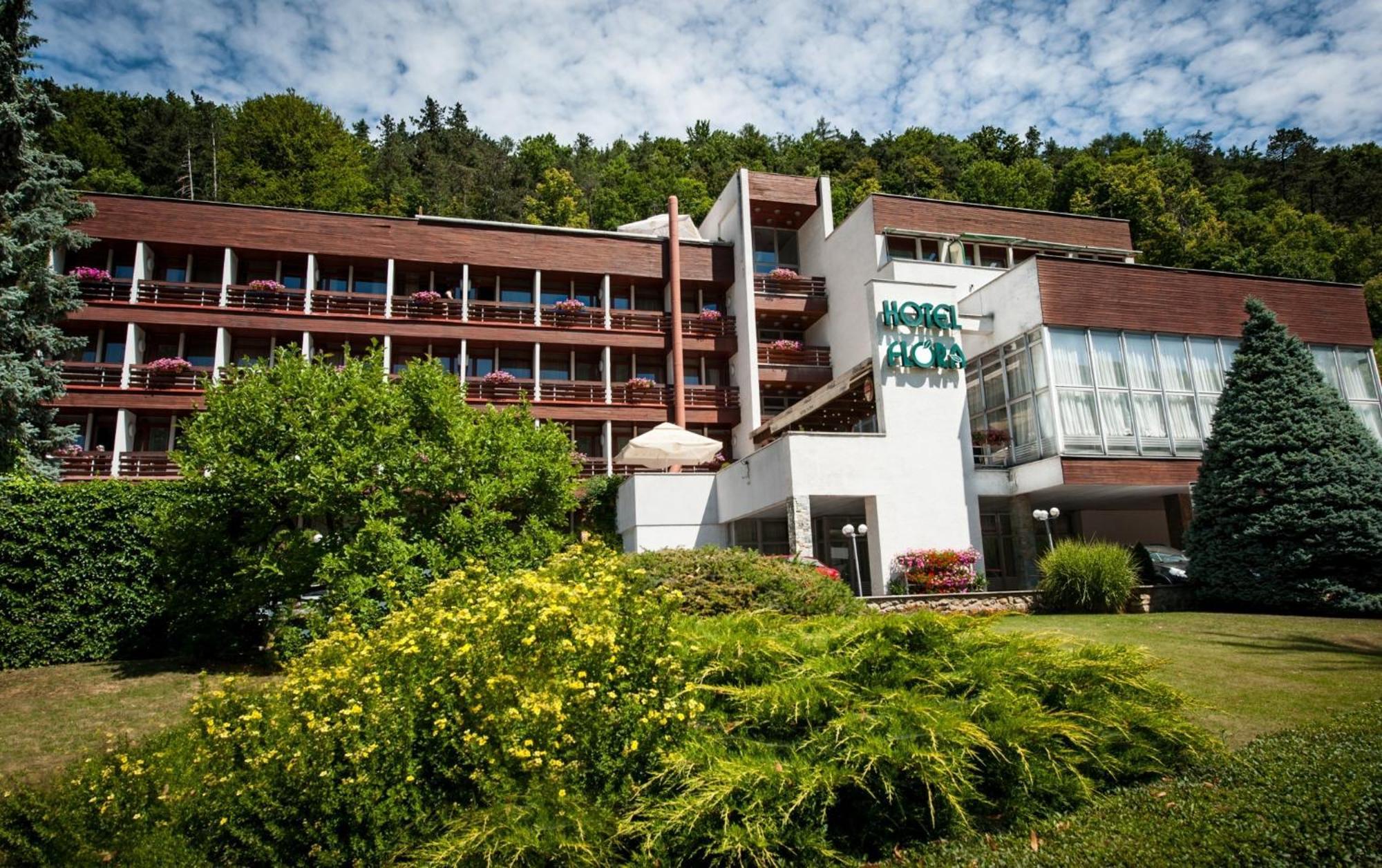 Hotel Flora Trencianske Teplice Luaran gambar