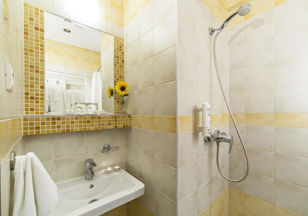 Hotel Flora Trencianske Teplice Luaran gambar