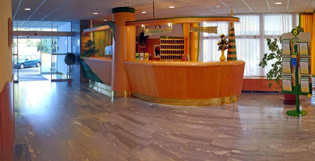 Hotel Flora Trencianske Teplice Luaran gambar