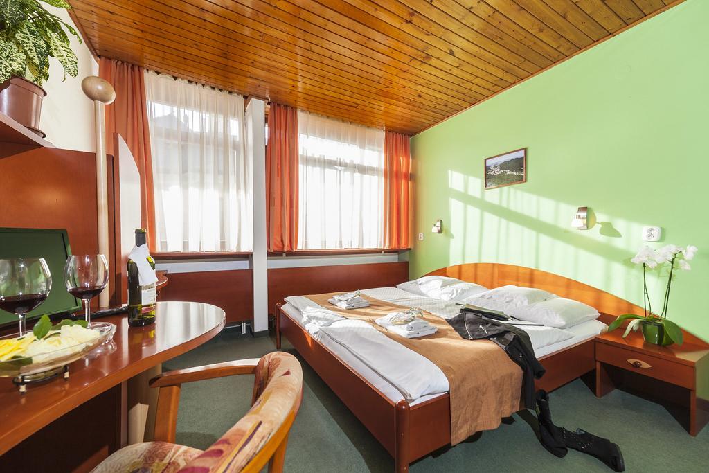 Hotel Flora Trencianske Teplice Luaran gambar
