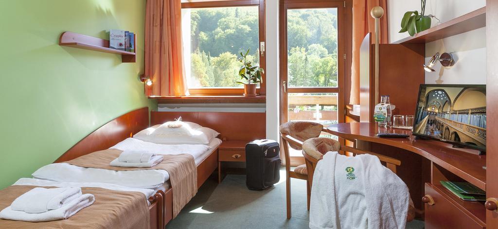Hotel Flora Trencianske Teplice Luaran gambar