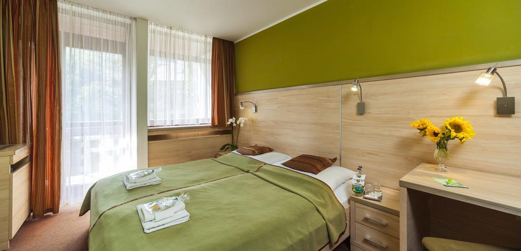 Hotel Flora Trencianske Teplice Luaran gambar